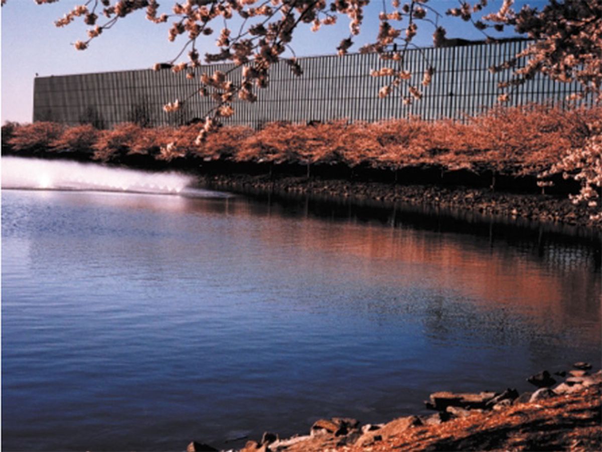 photo of Bell Labs facility in Holmdel, N.J