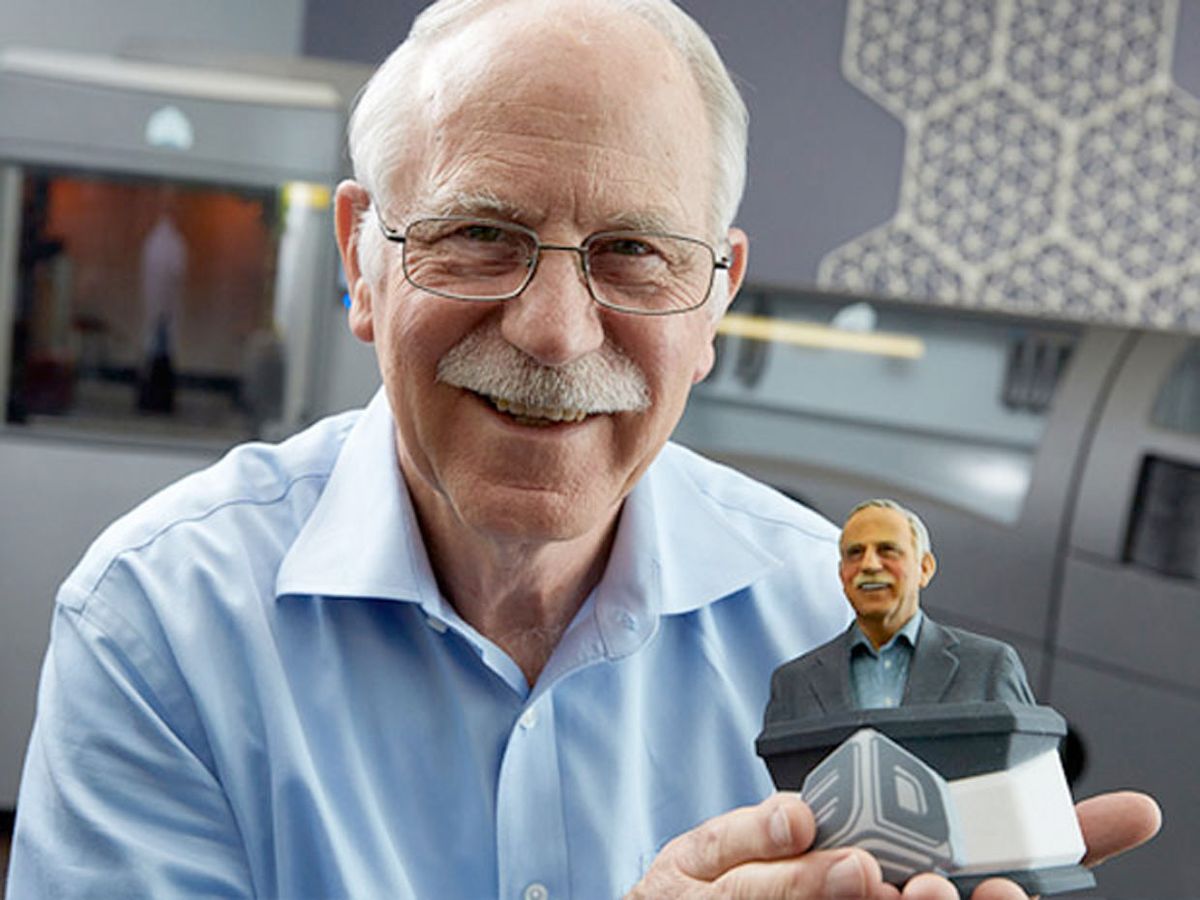 Photo of IEEE Member Charles Hull with a 3-D printed bust of himself.