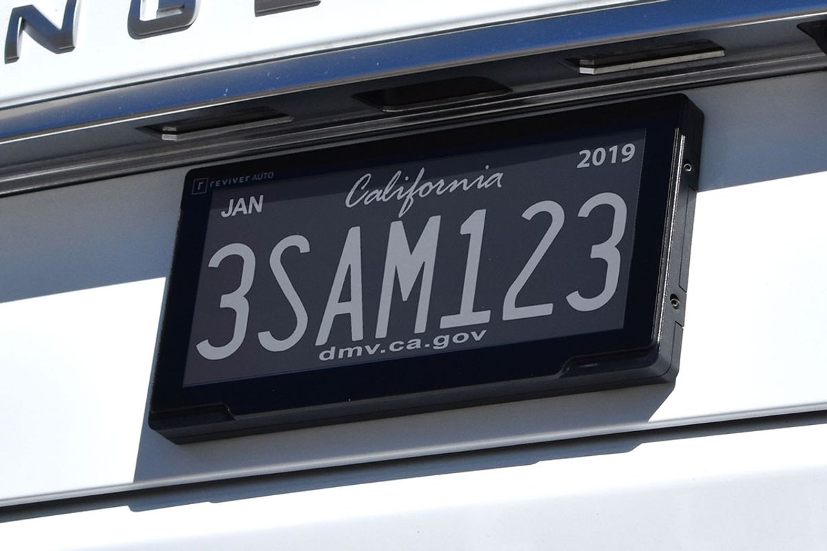 Электронные номера на машину. Номерные знаки Калифорнии. Номера Калифорнии автомобильные. Электронные автомобильные номера в США. Автомобильные номера США Калифорния.