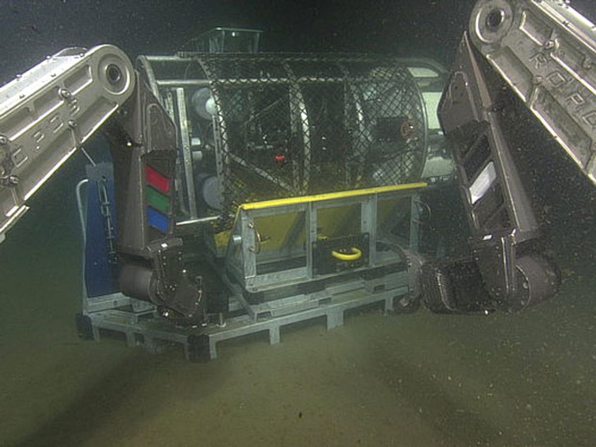 Robot installing sensor underwater
