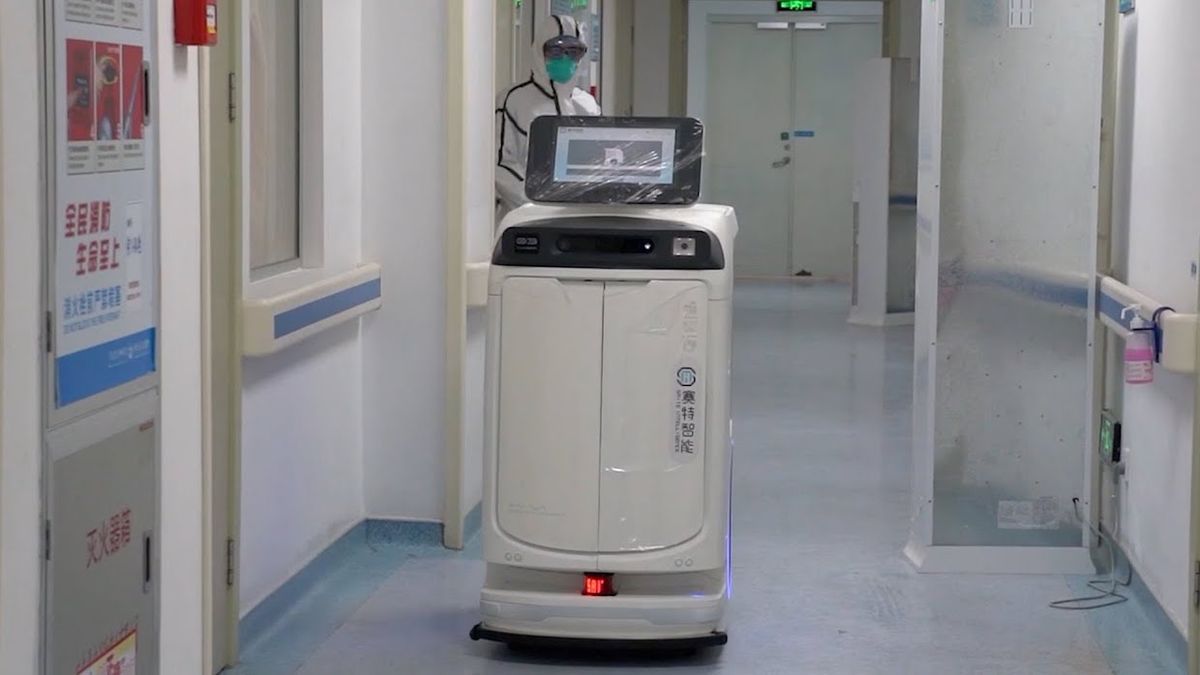 Robot used at Chinese hospital to help combat coronavirus outbreak