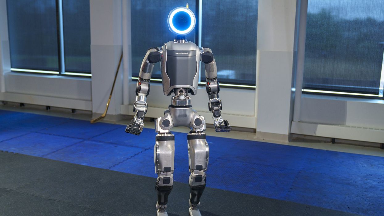 standing-humanoid-robot.jpg?id=52020105&