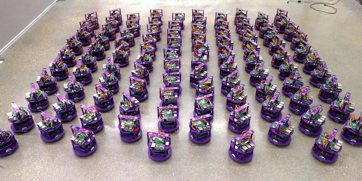 Swarm of Robots Forms Complex Shapes Without Centralized Control