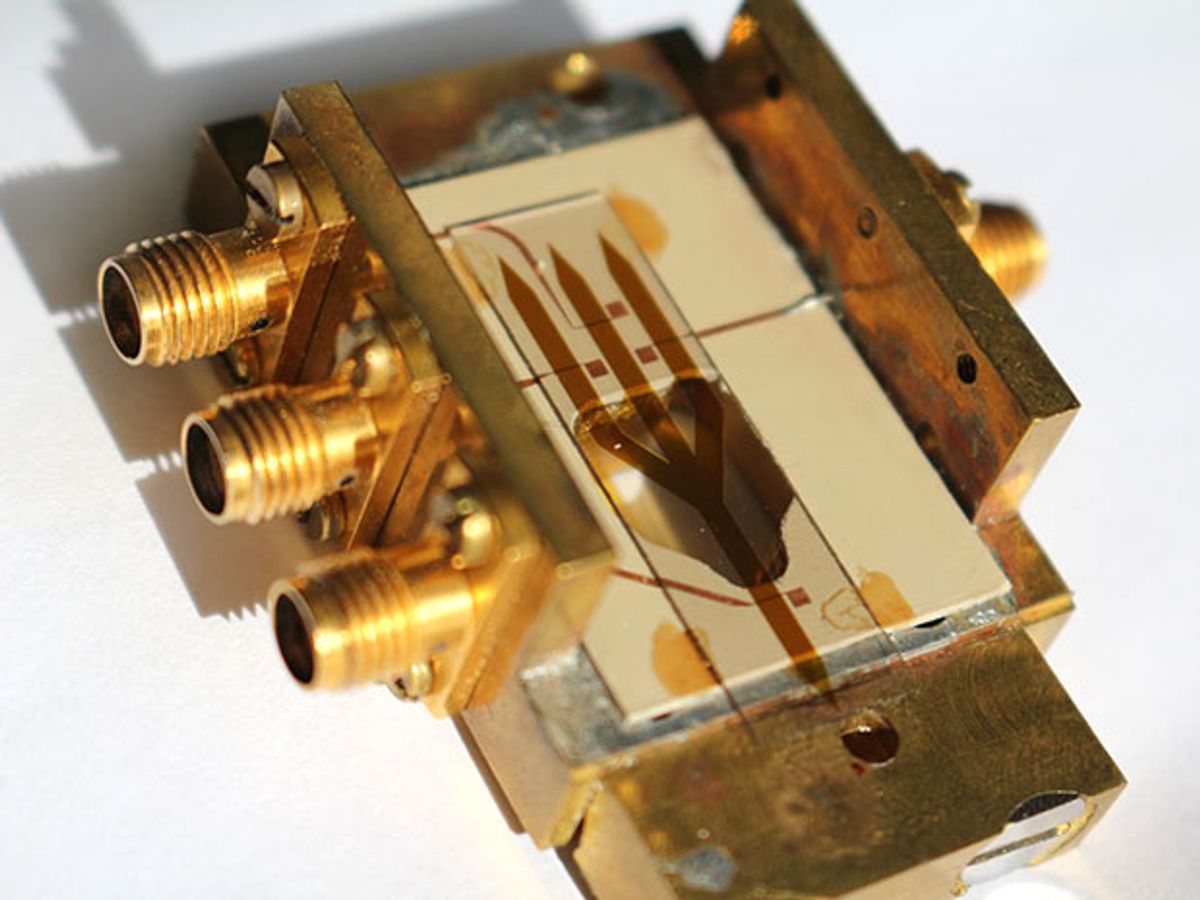 The brass block serves as an electric ground plate ensuring an efficient insertion of the RF currents to the antennae and, on the other hand, microwave connectors mounted to the block allow for the embedding of the device into our microwave setup