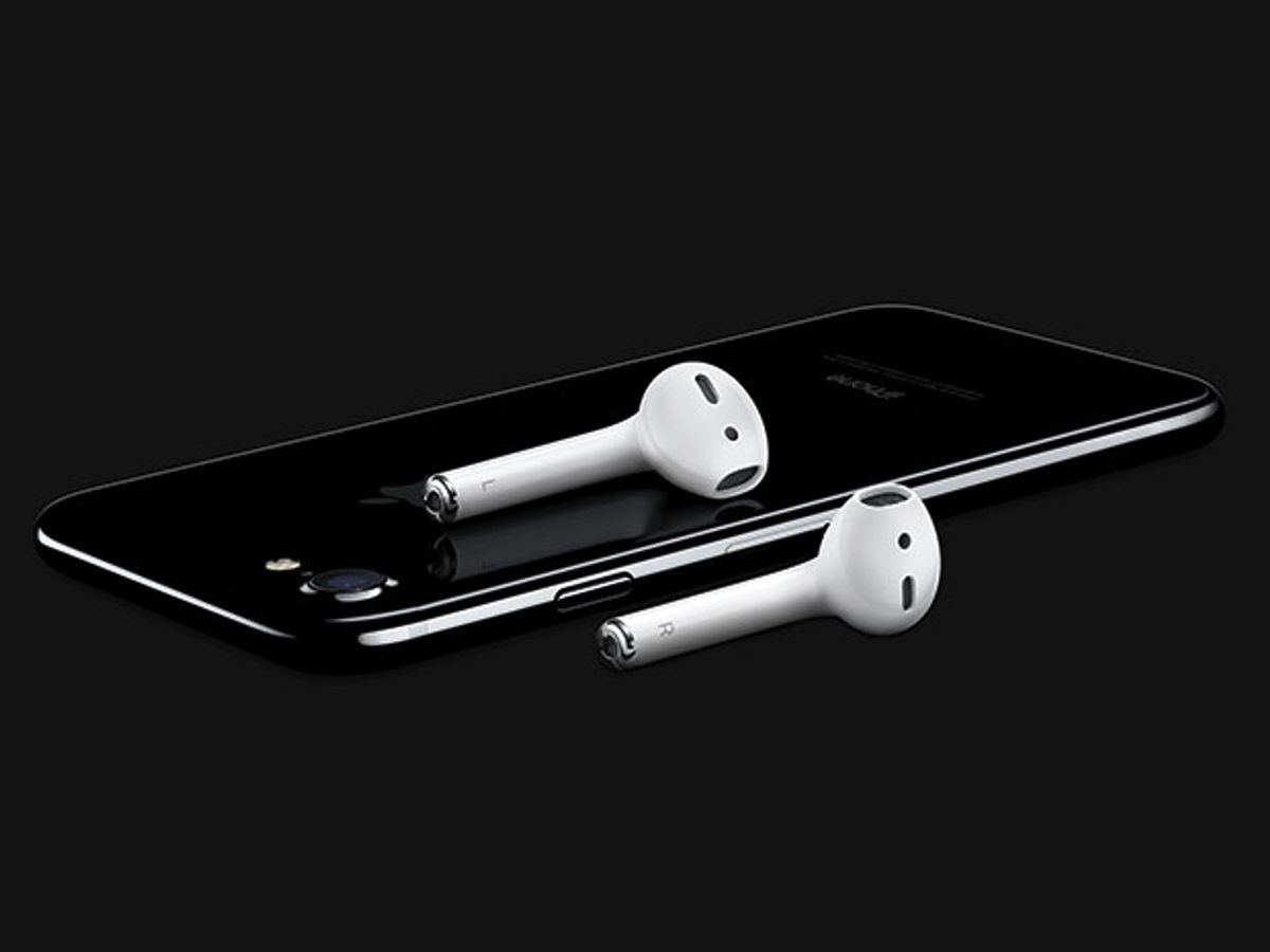 The iPhone 7 and its earphones