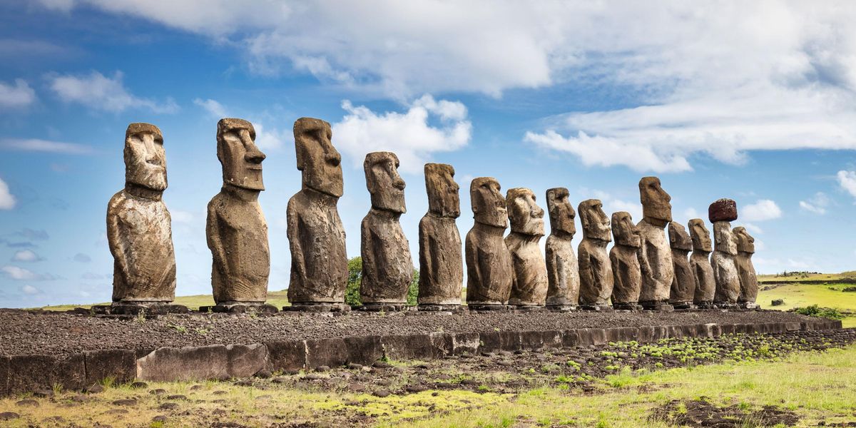 the-walking-megalithic-statues-of-อีสเตอร์