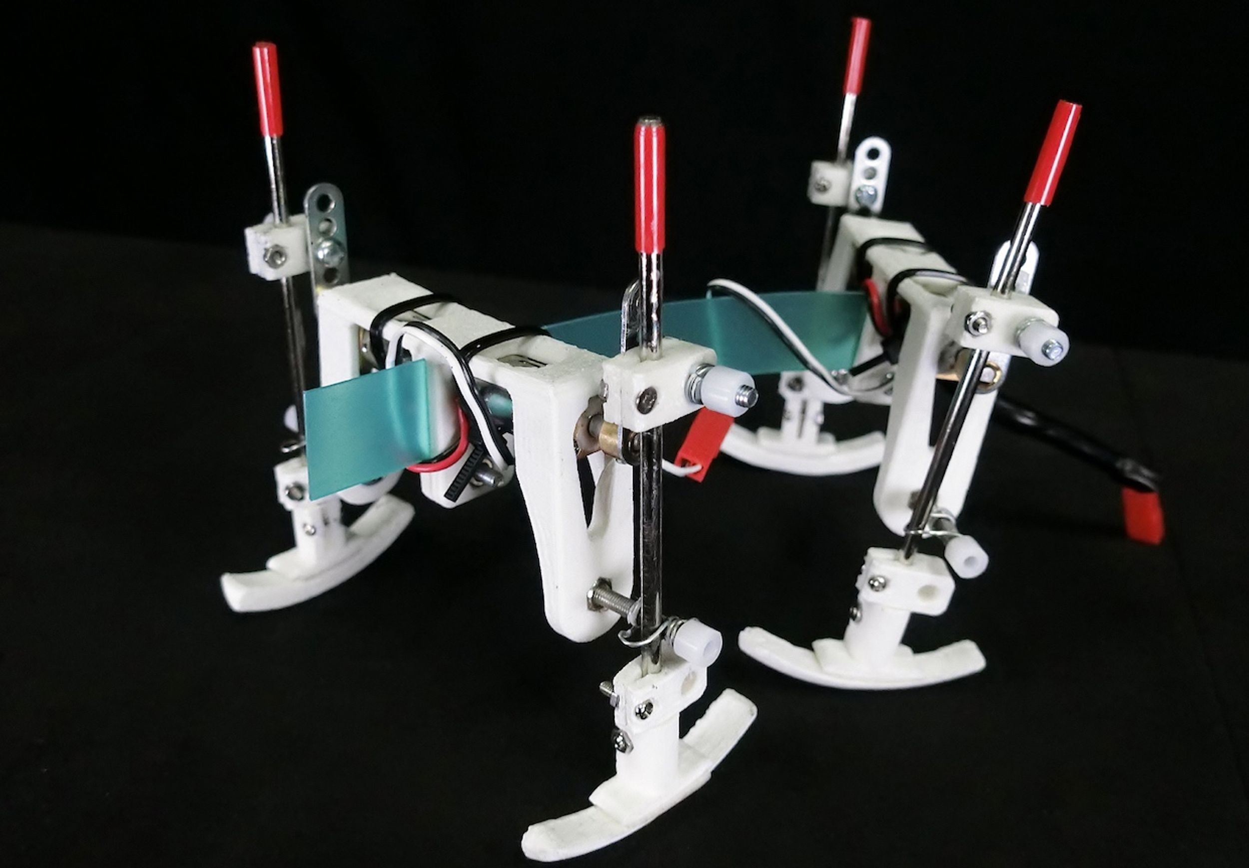 This robot has no sensors, no controller, and weak actuators, but it can autonomously generate a variety of gaits