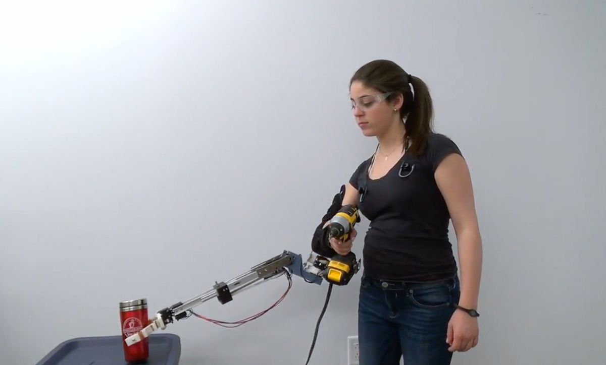 Wearable robotic third arm