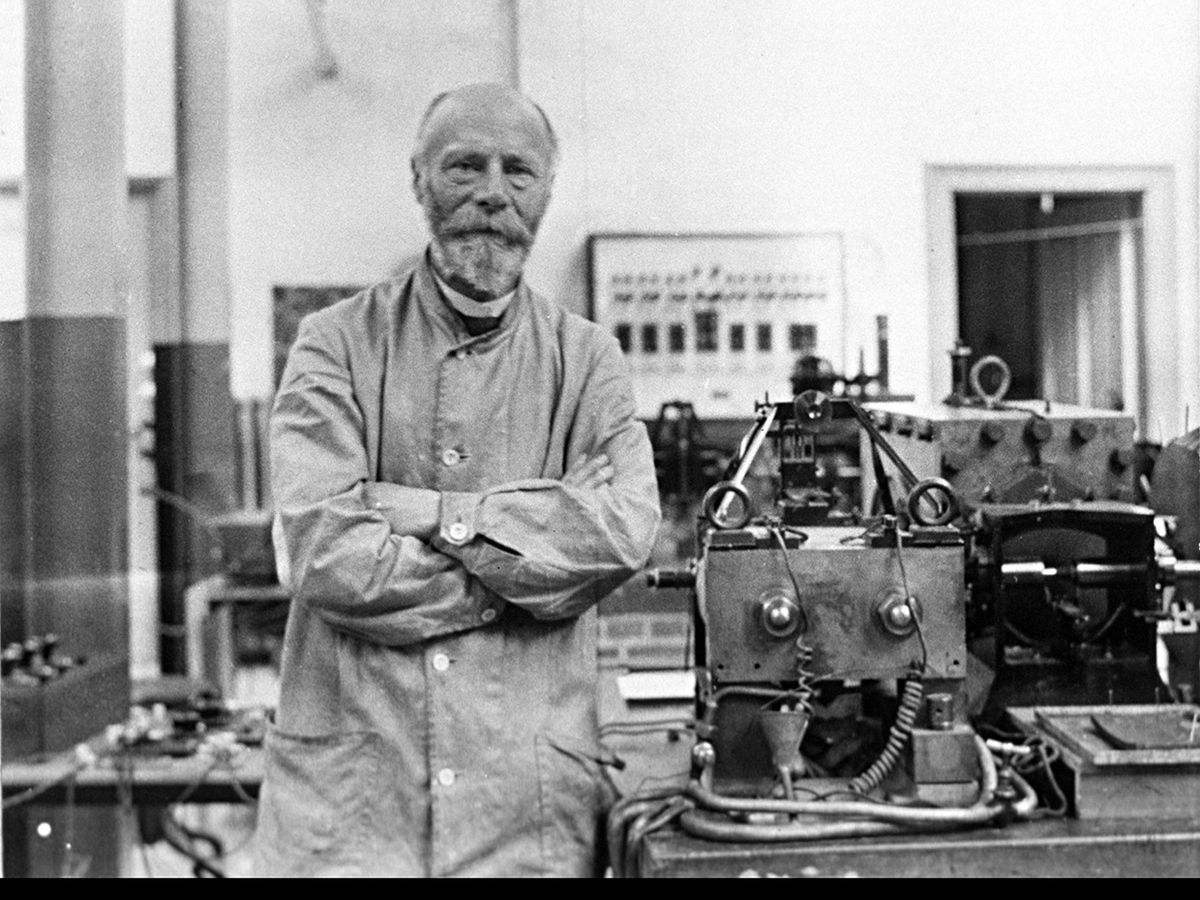 Willem Einthoven, Dutch Physiologist and Inventor